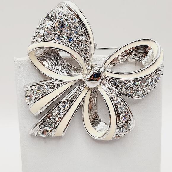 Vintage Nolan Miller Bow Brooch Rhodium Plated Clear Rhinestone White Enamel - Picture 9 of 11